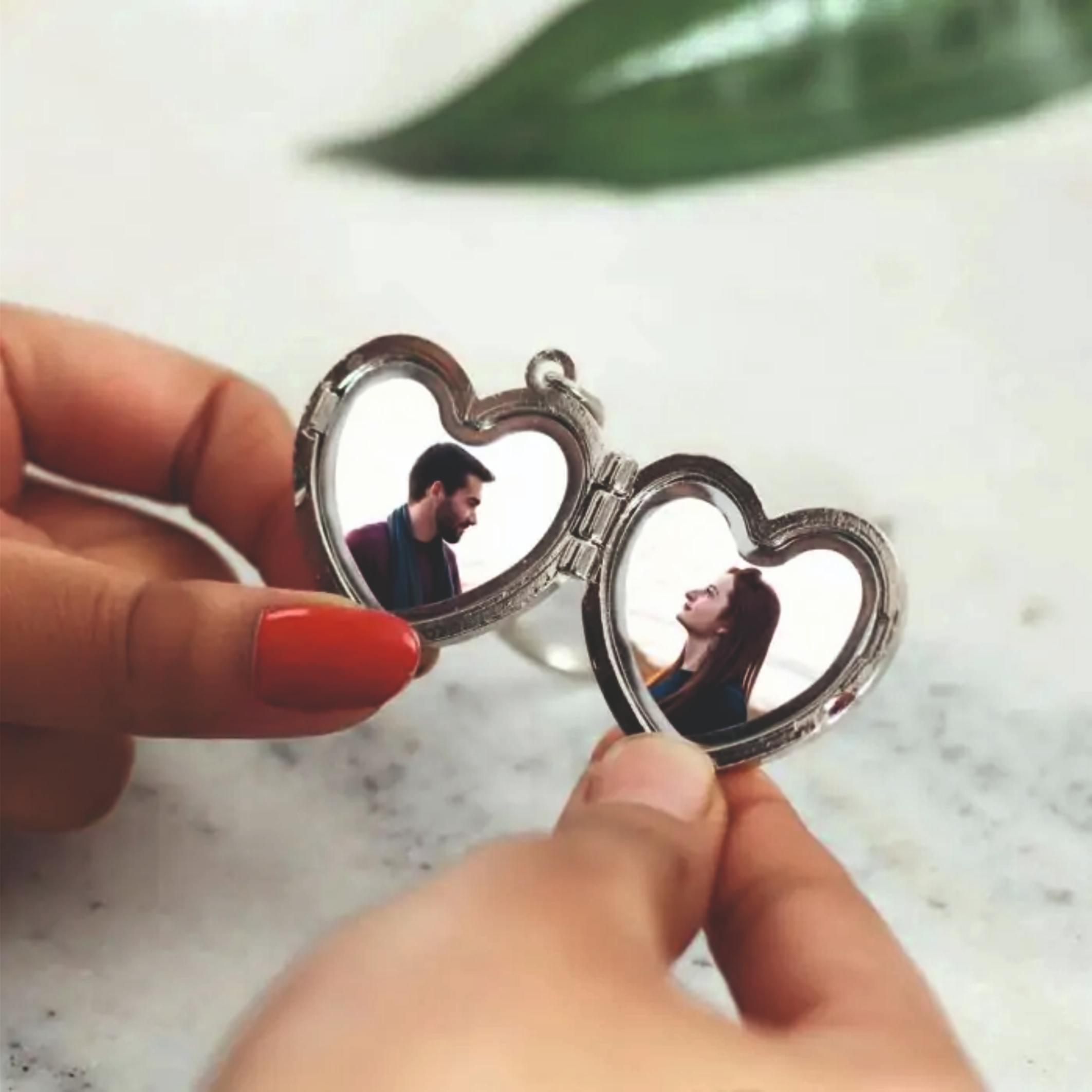 K19  2 Side Metal Heart Sep Book Keychain